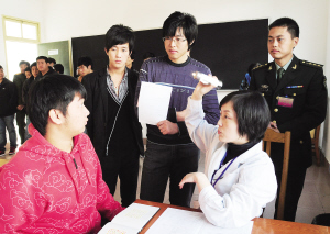 我市適齡青年踴躍報名參軍  到部隊大熔爐里鍛煉成才 