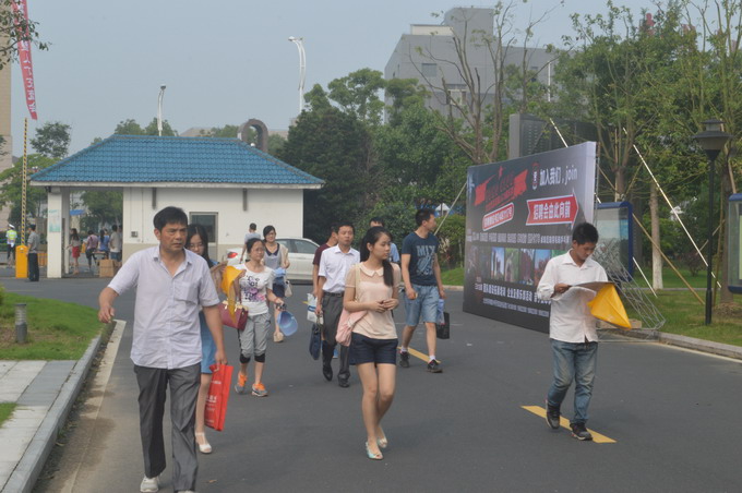 2014夏季大型招聘會(huì)勝利閉幕，太倉(cāng)人才網(wǎng)陽(yáng)光開啟網(wǎng)絡(luò)專場(chǎng)