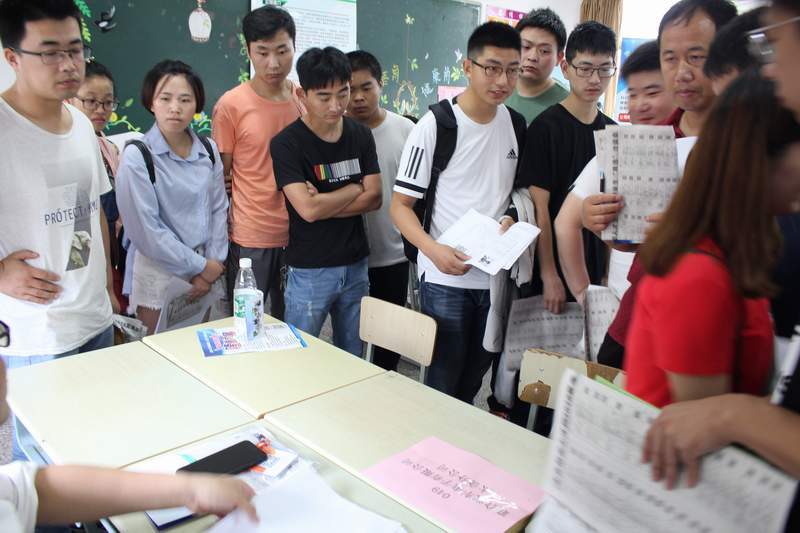 天公作美，2018太倉(cāng)夏季畢業(yè)生招聘會(huì)圓滿落幕，網(wǎng)上專場(chǎng)繼續(xù)