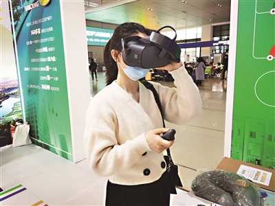 “上海下一站下一站上?！碧珎}城市形象展走進虹橋高鐵站幸福金太倉引得“萬人迷”