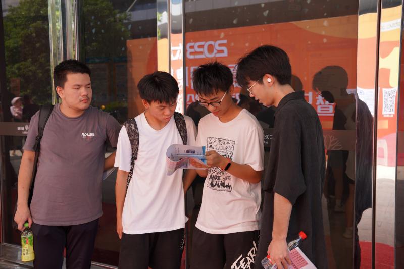 火熱，2023太倉(cāng)夏季畢業(yè)生招聘會(huì)圓滿落幕，網(wǎng)上專場(chǎng)繼續(xù)