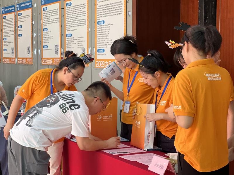 火熱，2023太倉(cāng)夏季畢業(yè)生招聘會(huì)圓滿落幕，網(wǎng)上專場(chǎng)繼續(xù)